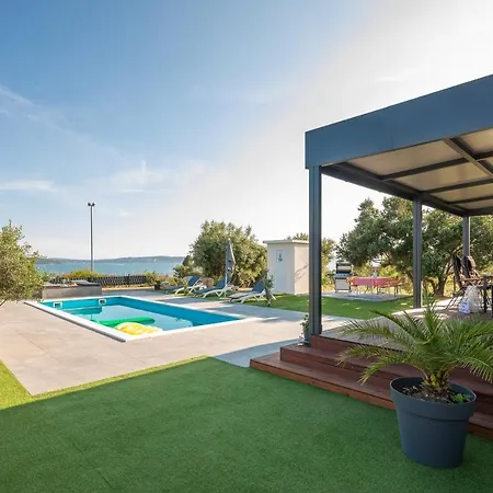 Private Holiday Lumianni - 2 *